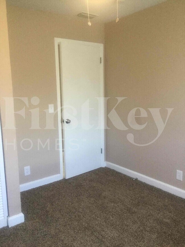 Building Photo - 1443 7th St