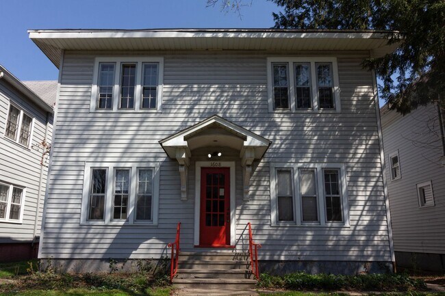Primary Photo - Very Large 1 Bed / 1 Bath