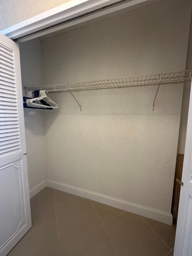 Building Photo - 3725 S Ocean Dr