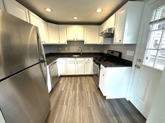 Building Photo - 3 Gordon St