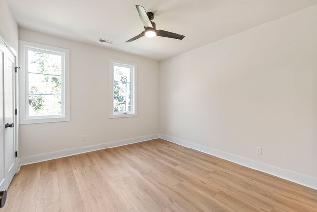 Building Photo - Modern, Move-In Ready Living in Plaza Midwood