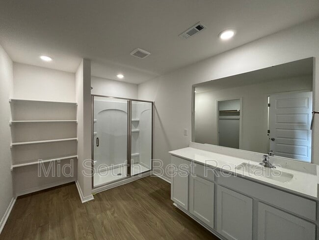 Building Photo - 6428 Newark Dr