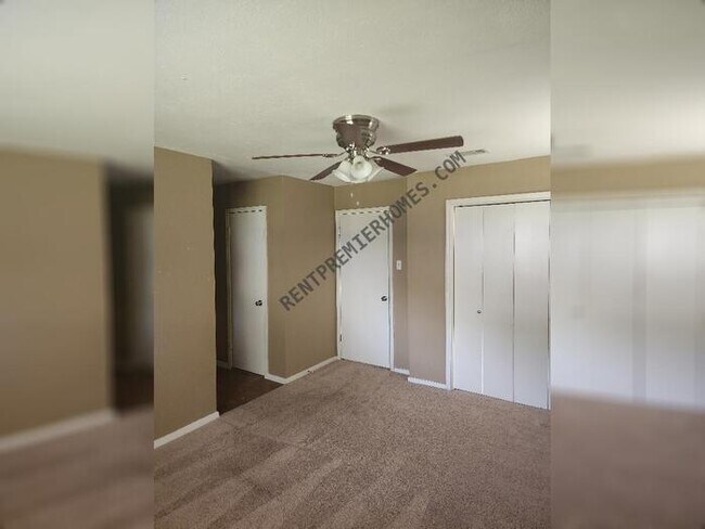 Building Photo - 7448 Van Natta Ln