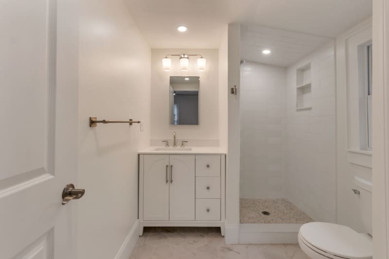 Building Photo - 624 Stokeswood Ave SE