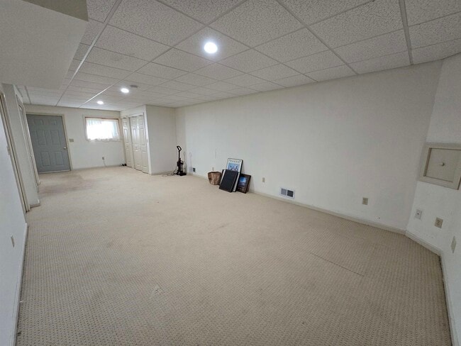 Building Photo - 43 Thornhill Rd