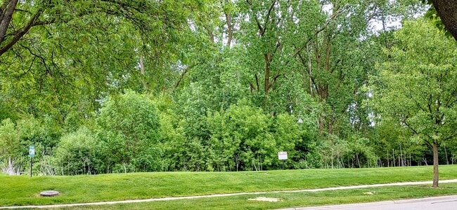 Building Photo - 300 Teak Ln