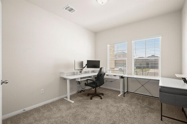 Building Photo - 14424 Heartland Dr