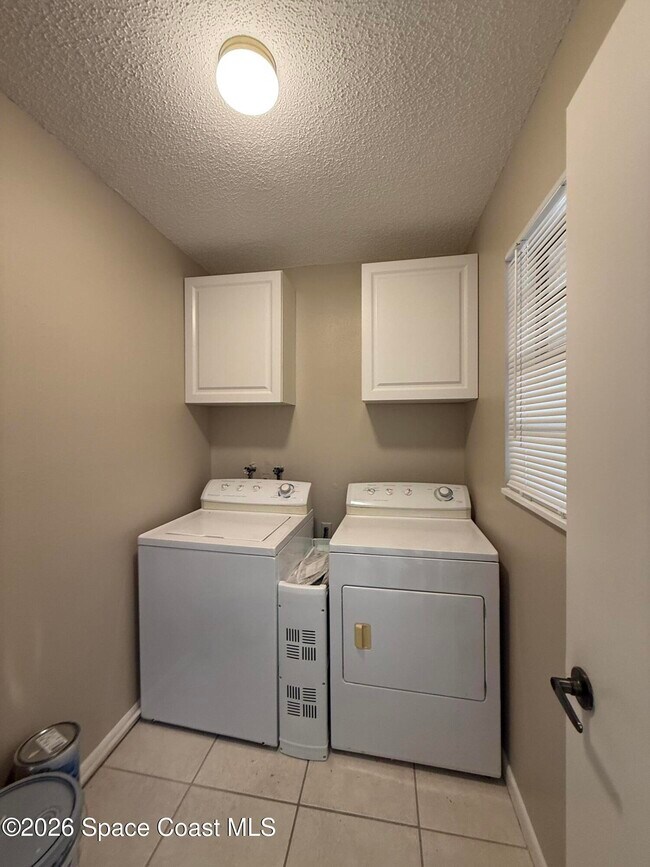 Building Photo - 2320 Madrid Ave SE