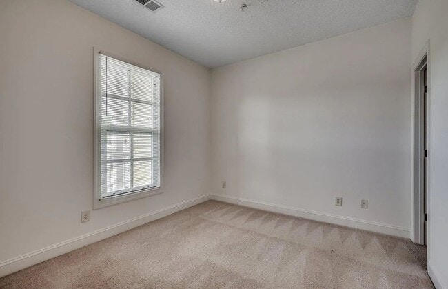 Building Photo - Coastal Living Made Easy – 3BR Condo for Rent