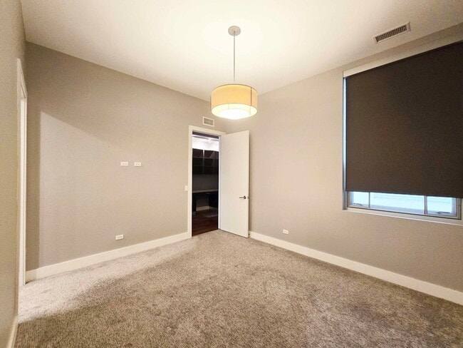 Building Photo - 1100 W Adams St