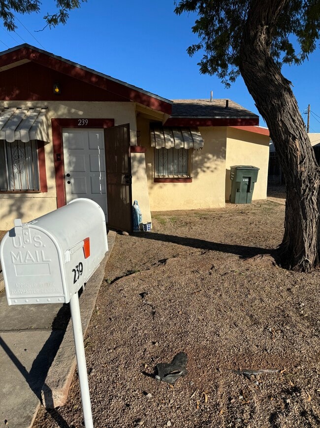 Building Photo - 239 S Cherry Ave