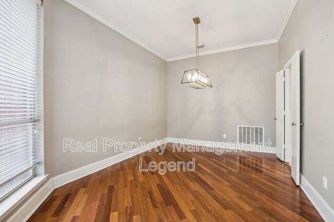 Building Photo - 618 Knollwood Dr