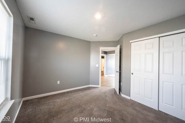Building Photo - 3975 Fenwick Ln