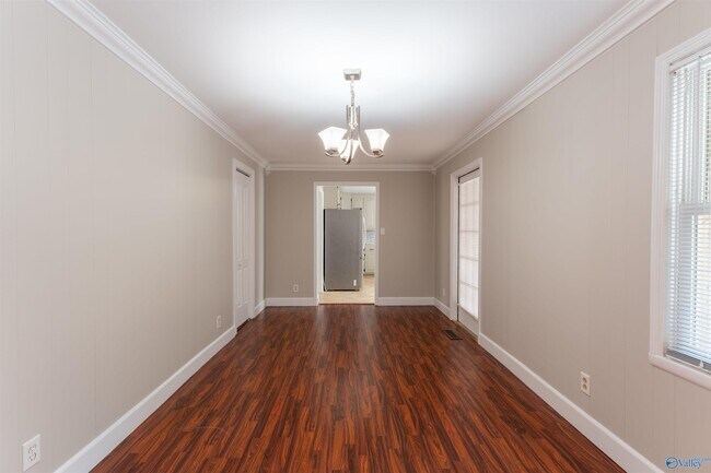 Building Photo - 425 Arthur St NW