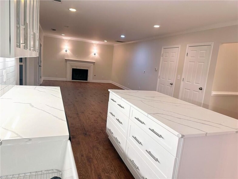 Building Photo - 10070 Lauren Hall Ct