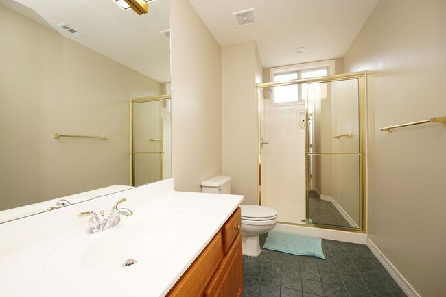 Building Photo - Great Location in Bluewater Bay