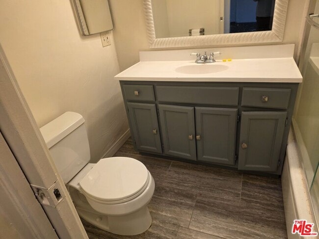 Building Photo - 1833 N Edgemont St