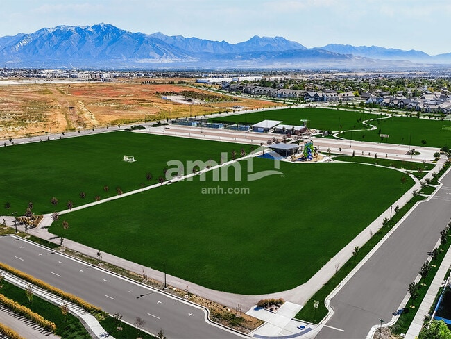 Building Photo - 11092 S Blue Byu Dr