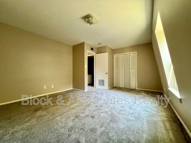 Building Photo - 3816 Country Club Rd