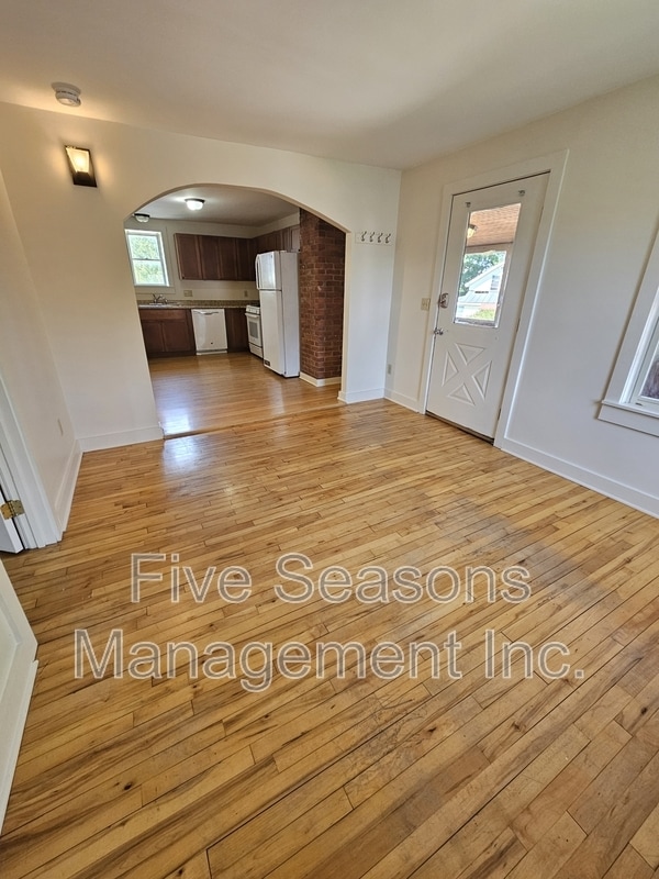 Building Photo - 49 Intervale Ave