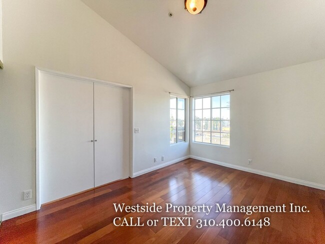 Building Photo - Mar Vista Upper 3Bd/2.5BA Multi-Level Condo