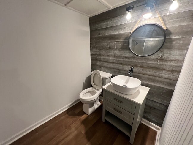 Building Photo - 695 Mahlep Ln