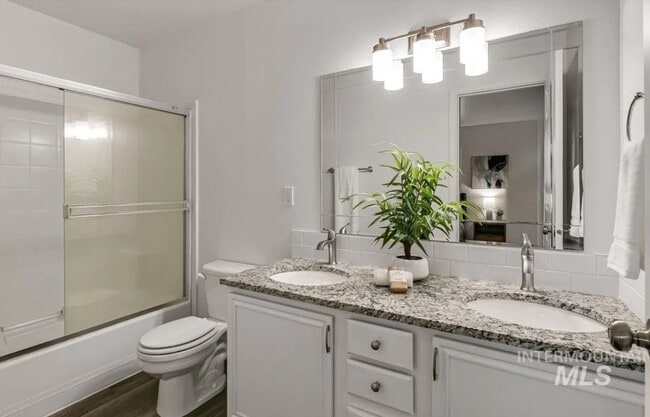 Building Photo - 230 War Eagle Dr