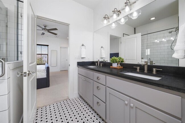 Building Photo - 2703 Halcyon Dr