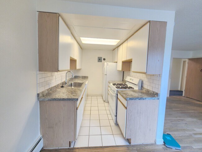 Building Photo - 801 N Dahlia St