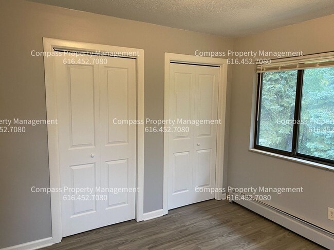 Building Photo - 885 Hardwick Dr SE