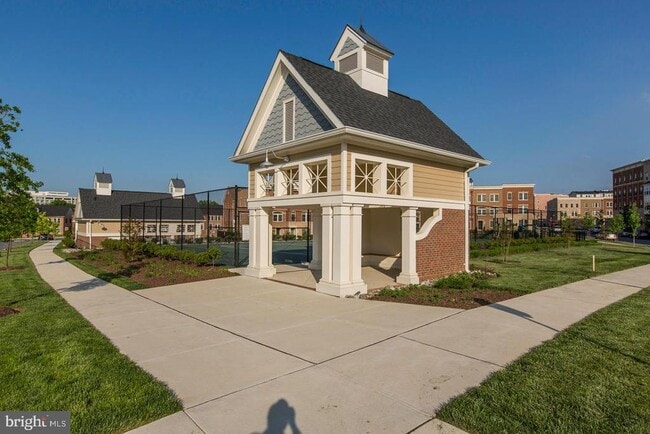 Building Photo - 346 Urban Avenue