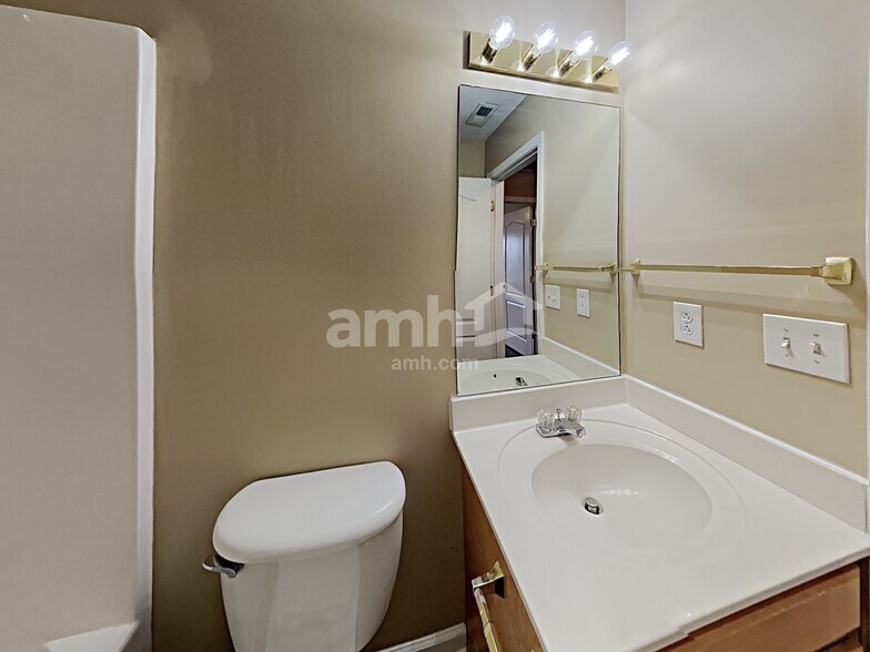 Building Photo - 2738 Pepperdine Dr