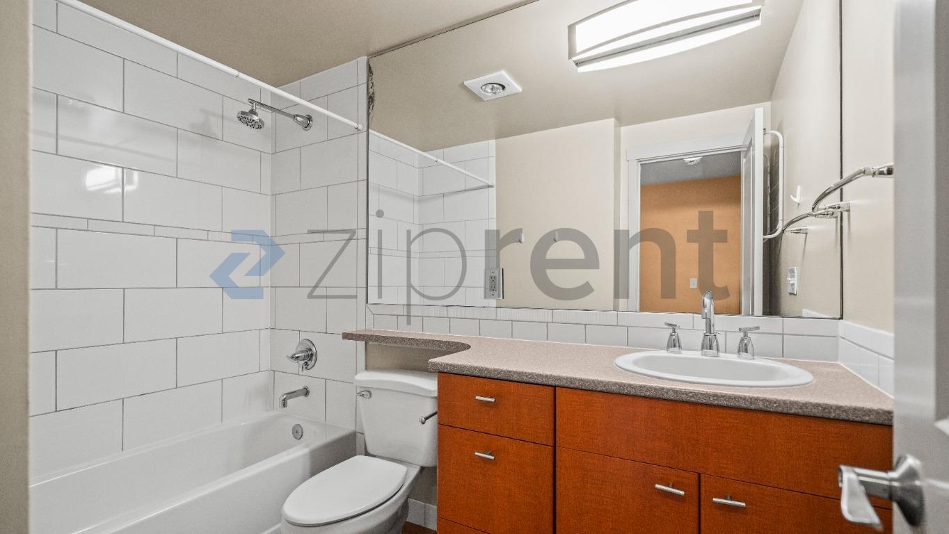 Building Photo - Unit A302