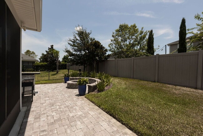 Building Photo - Shearwater, 4 bedroom 3.5 bath home for rent.