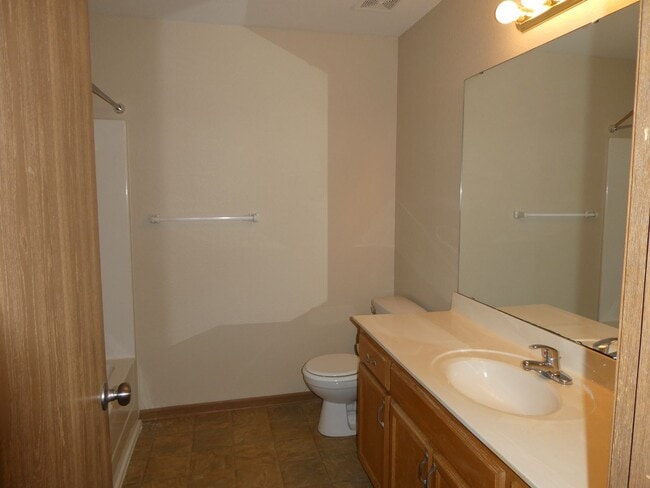 Building Photo - 3 bd 2 bath - Grain Valley