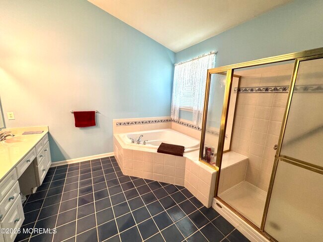 Building Photo - 105 Golf View Dr