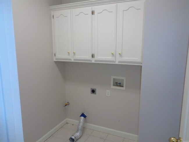 Building Photo - 5059 Silver Oak Dr