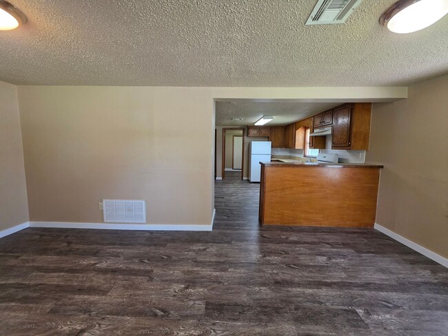 Building Photo - Cute 2 Bed home in Shawnee