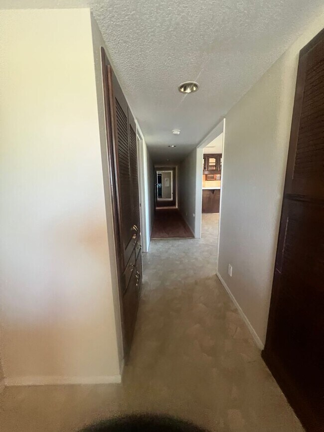 Building Photo - Nothing but short of Amazing - 3 Bedroom home!