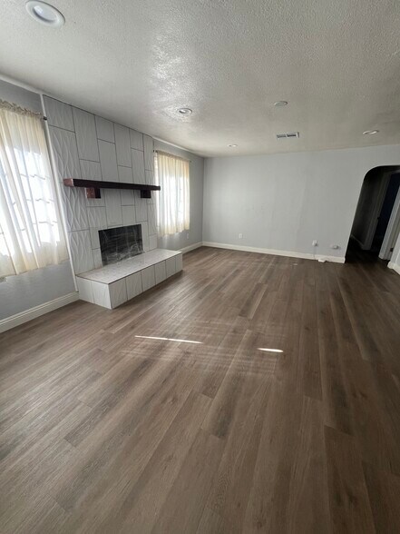 Building Photo - 15464 Pomona Rincon Rd
