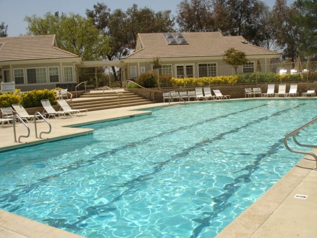 Building Photo - Spacious 4-Bedroom Home in Valencia's Nort...