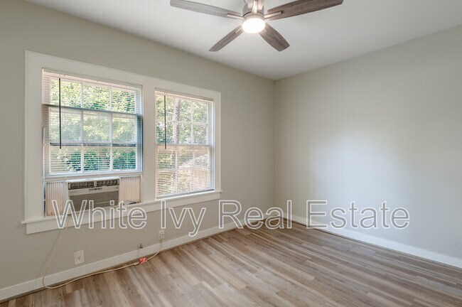 Building Photo - 811 Sam Houston