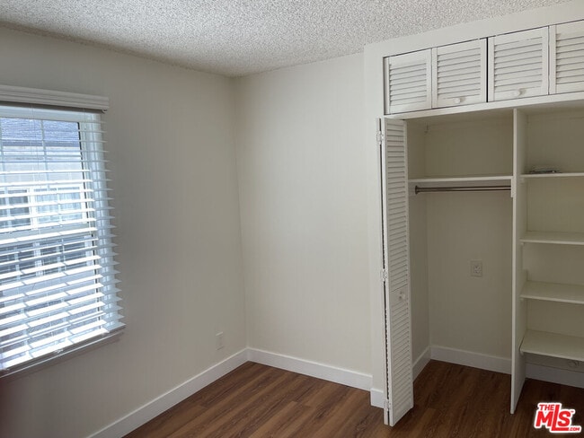 Building Photo - 10631 Tinker Ave