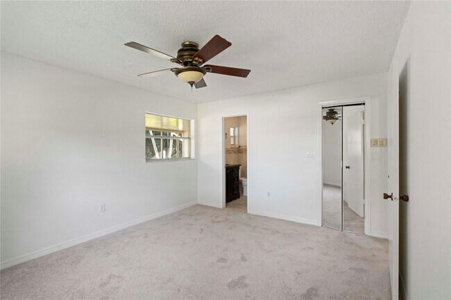 Building Photo - 16900 SW 62nd St