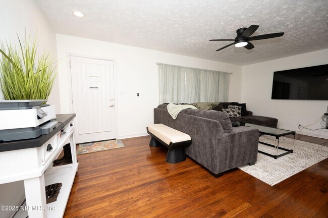 Building Photo - 2339 Broward Rd