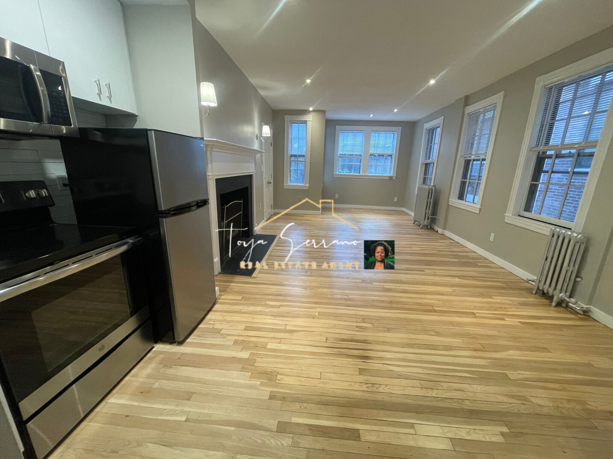 Building Photo - 82 Phillips St