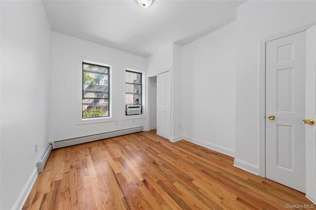 Building Photo - 1587 Lincoln Pl