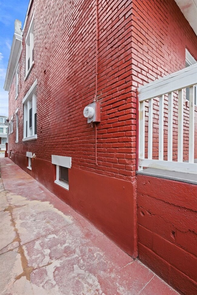 Building Photo - 2626 N 6th St