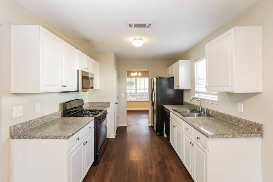 Building Photo - 3046 Summer Breeze Dr