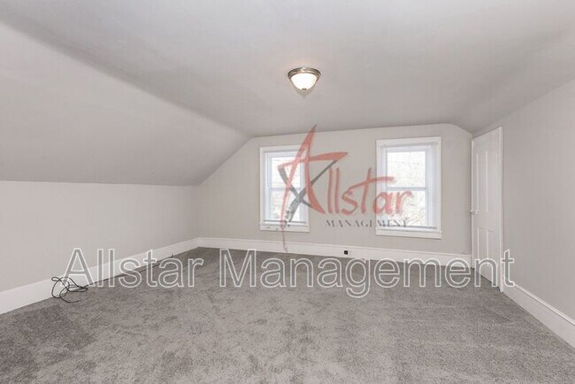 Building Photo - 3235 Erin Ave